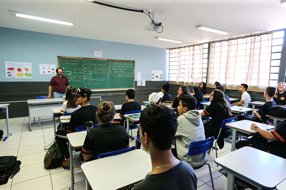 Contratação de professores pelo Paraná confirmado