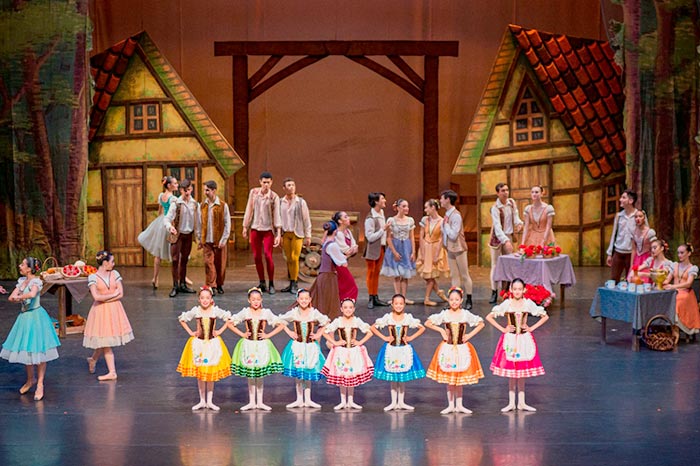 Escola de Dança Teatro Guaíra celebra 65 anos