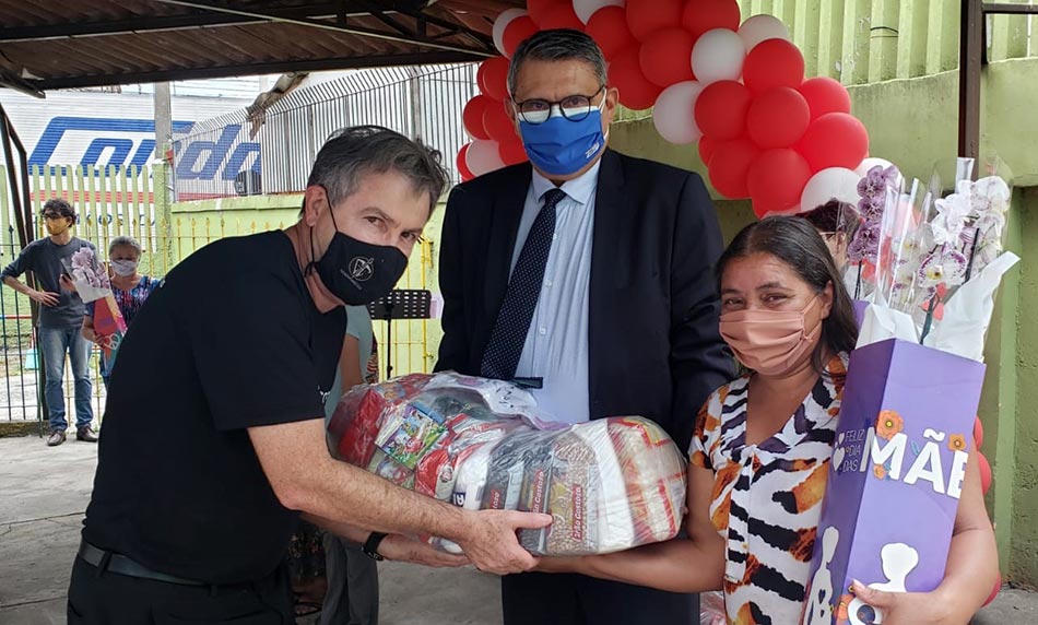 170 mães da Vila Torres recebem 2,5 toneladas de alimentos da Corrente de Esperança Condor