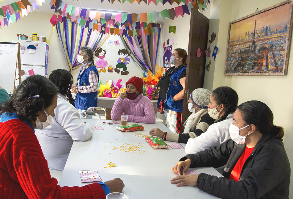 Festa junina anima a rotina de unidade de acolhimento no Capão da Imbuia