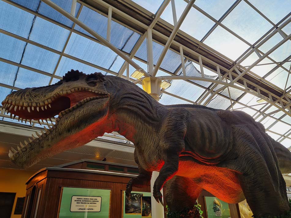 Shopping Estação inaugura a atração Dino’s Towers, com dinossauro mecatrônico gigante