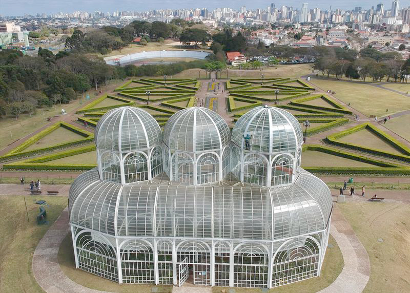 Estufa do Jardim Botânico começa a ser lavada