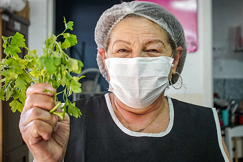 Cozinha comunitária completa um ano no bairro Novo Mundo