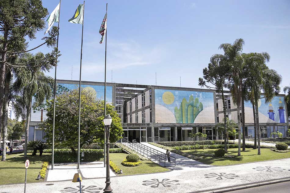 Bandeira amarela e o atendimento nos serviços em Curitiba