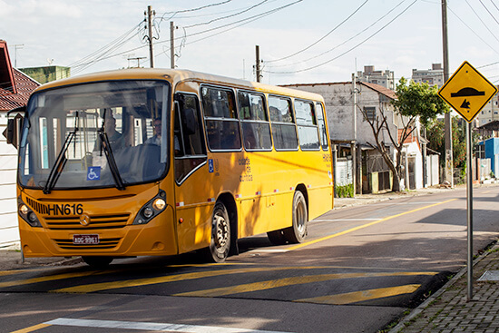 Bairros da Regional Pinheirinho recebem novas lombadas