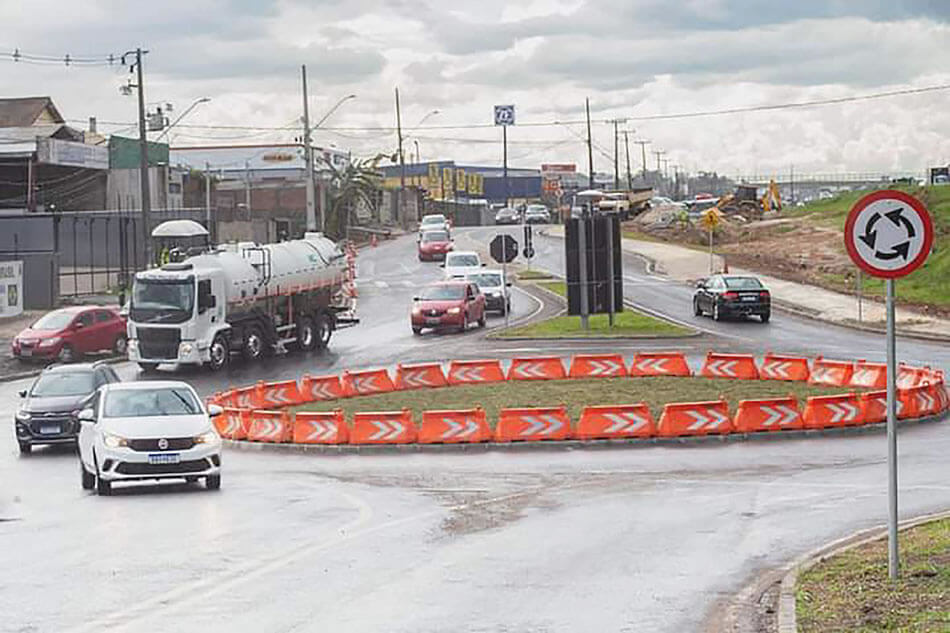 Nova rotatória na Estrada do Ganchinho melhora tráfego do Umbará e região