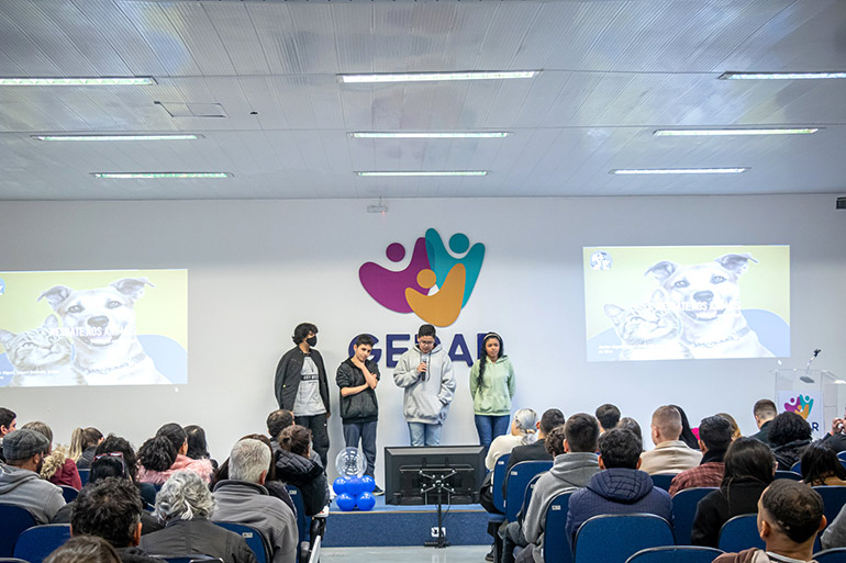 Adolescentes do Bairro Novo se formam em informática