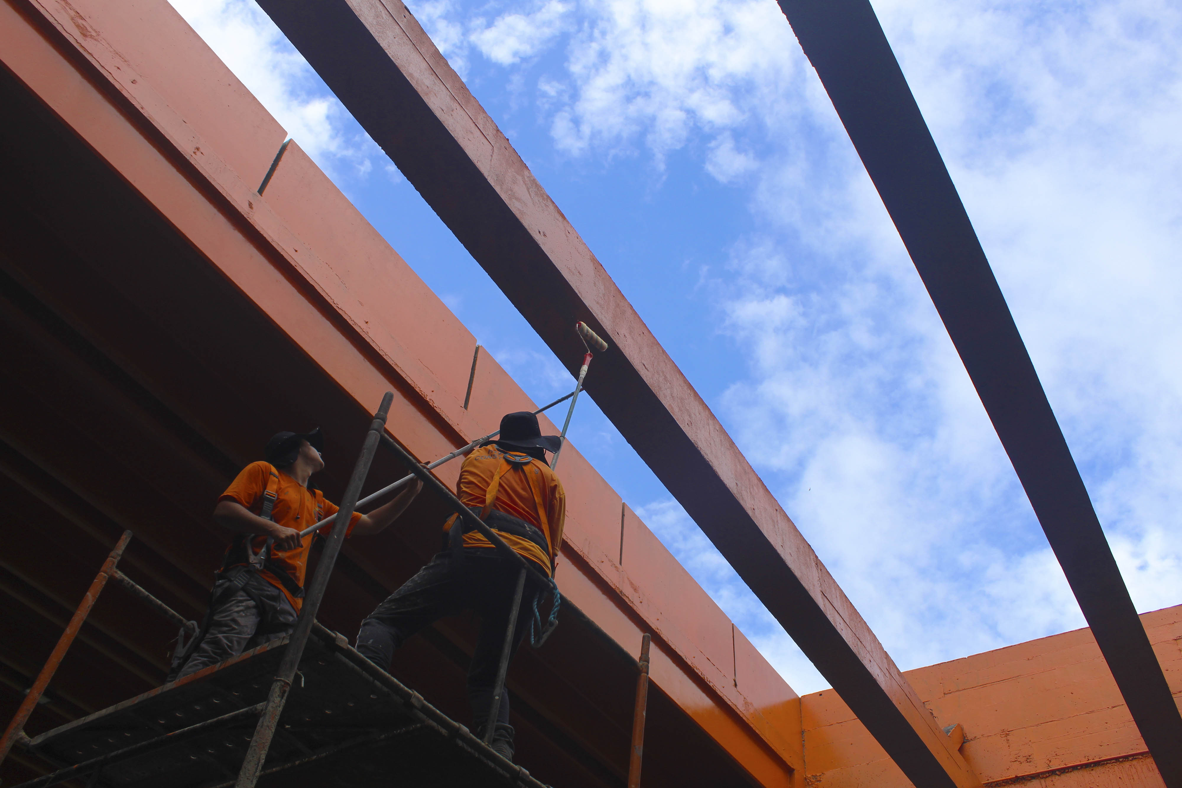 Trincheiras de Curitiba recebem serviços de manutenção e nova pintura com tratamento antipichação