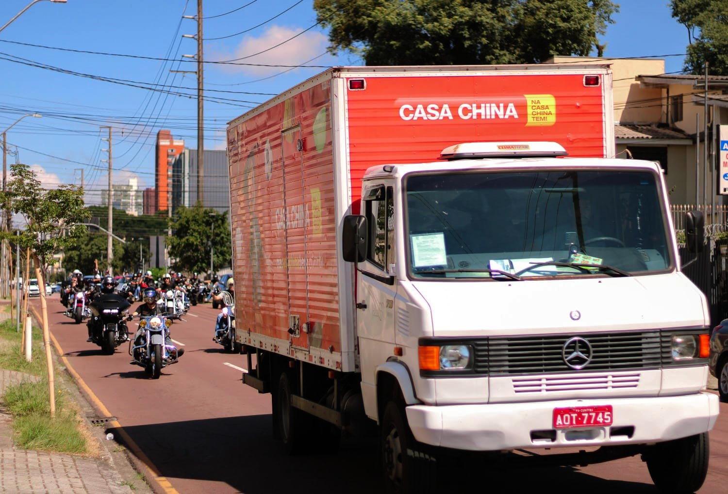 Crianças da Vila Torres ganham mais de 1.000 cestas de Páscoa da Casa China