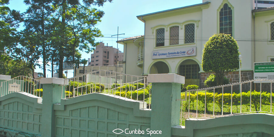 Agente educacional é acusada de racismo em escola de Curitiba; estudantes reagiram