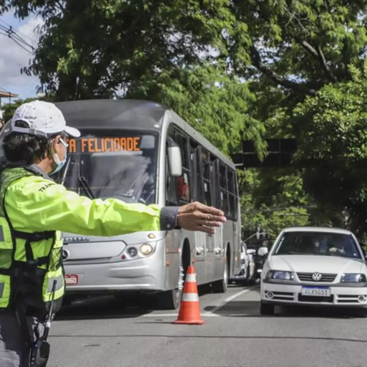 Alterações em 42 linhas de ônibus no domingo (16) devido à Meia Maratona de Curitiba