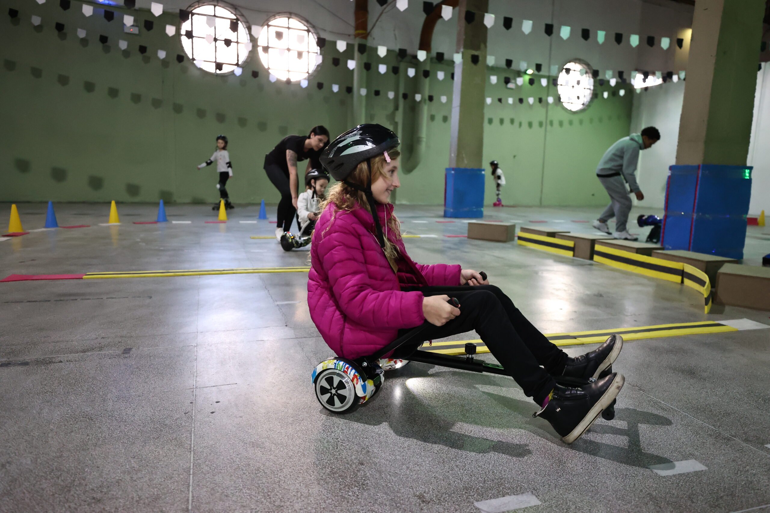 Rolês em Curitiba: Piscina aquecida, carrinhos hoverkart, filmes e lutas medievais