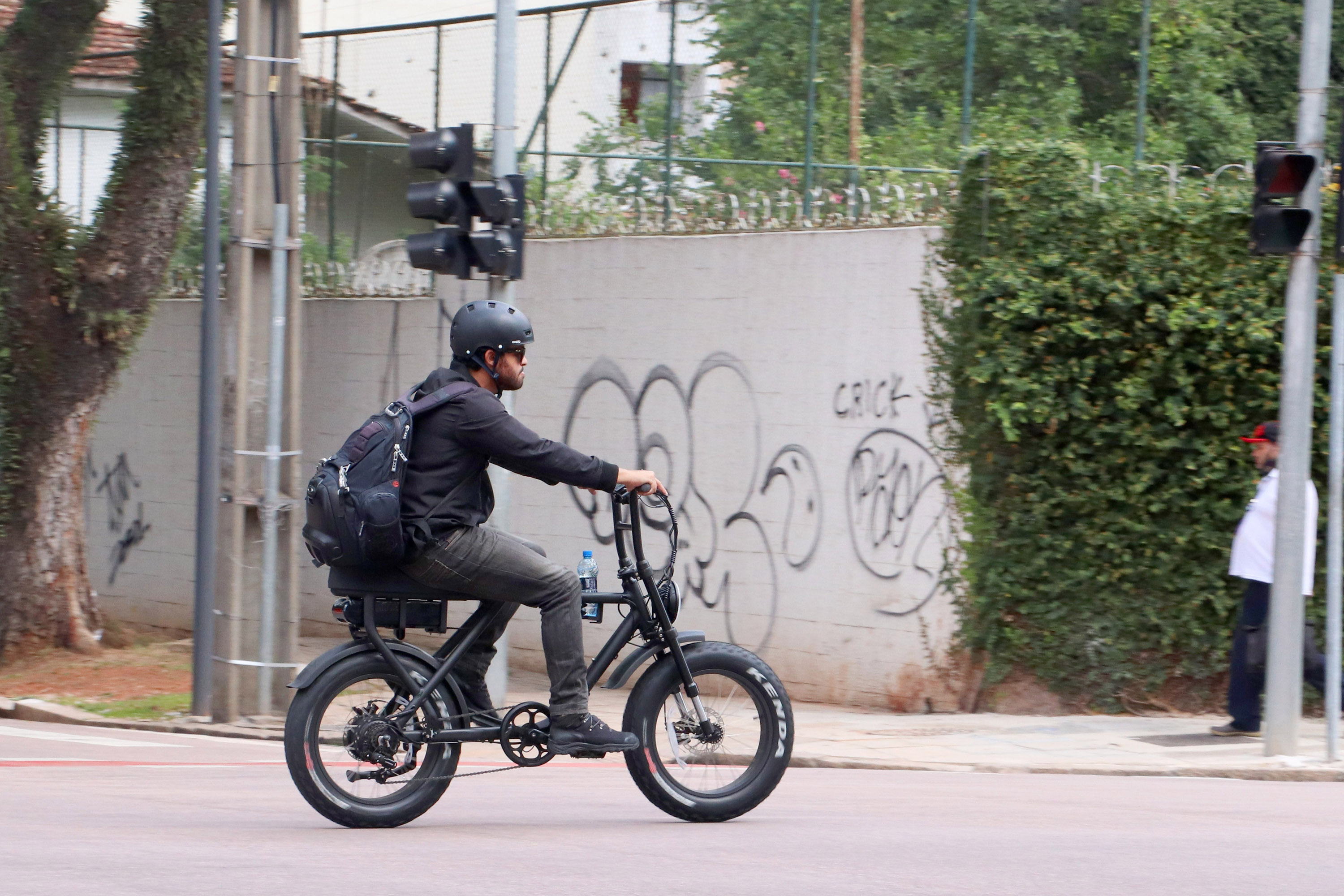 Novas normas de trânsito para skates, patinetes, ciclomotores e bicicletas.