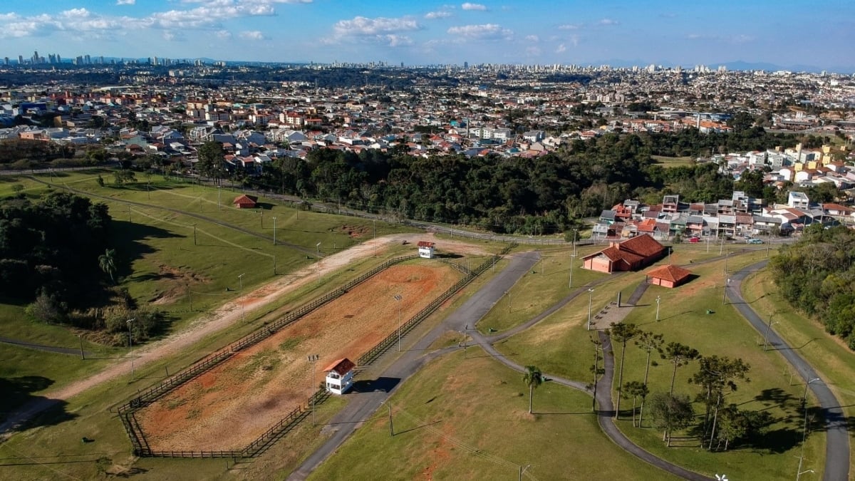 Descubra o encanto do Parque dos Tropeiros em Curitiba: um tesouro cultural e natural!