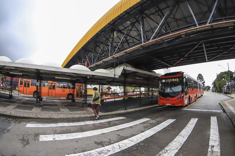 Urbanização de Curitiba (Urbs) lança edital para ampliar serviço de recarga de cartão transporte nos terminais da cidade