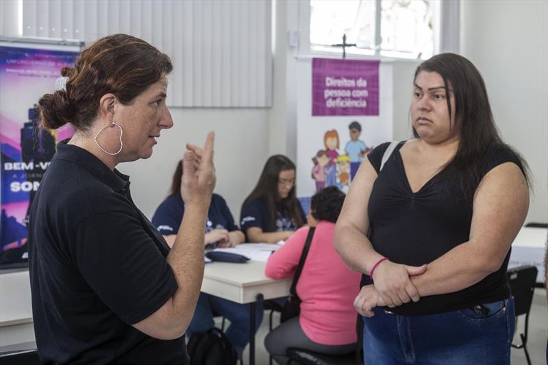 Empresas recrutam candidatos a vagas de emprego para pessoas com deficiência em Curitiba