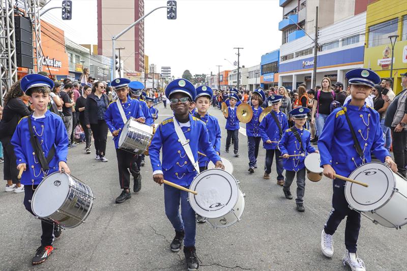 Desfile da independência no Pinheirinho reúne 5,4 mil participantes; programação cívica continua