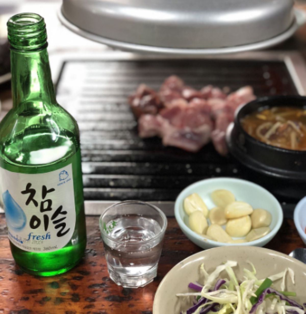 Descubra onde encontrar o soju, a bebida coreana em alta, em Curitiba