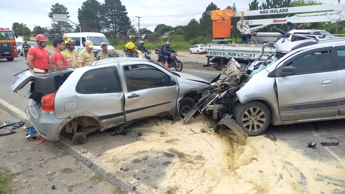 Três pessoas ficam feridas, uma em estado gravíssimo, após acidente na BR-116 em Curitiba