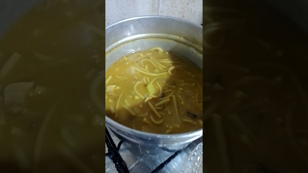 Sopa de macarrão e ovinho [Vídeo Receita]