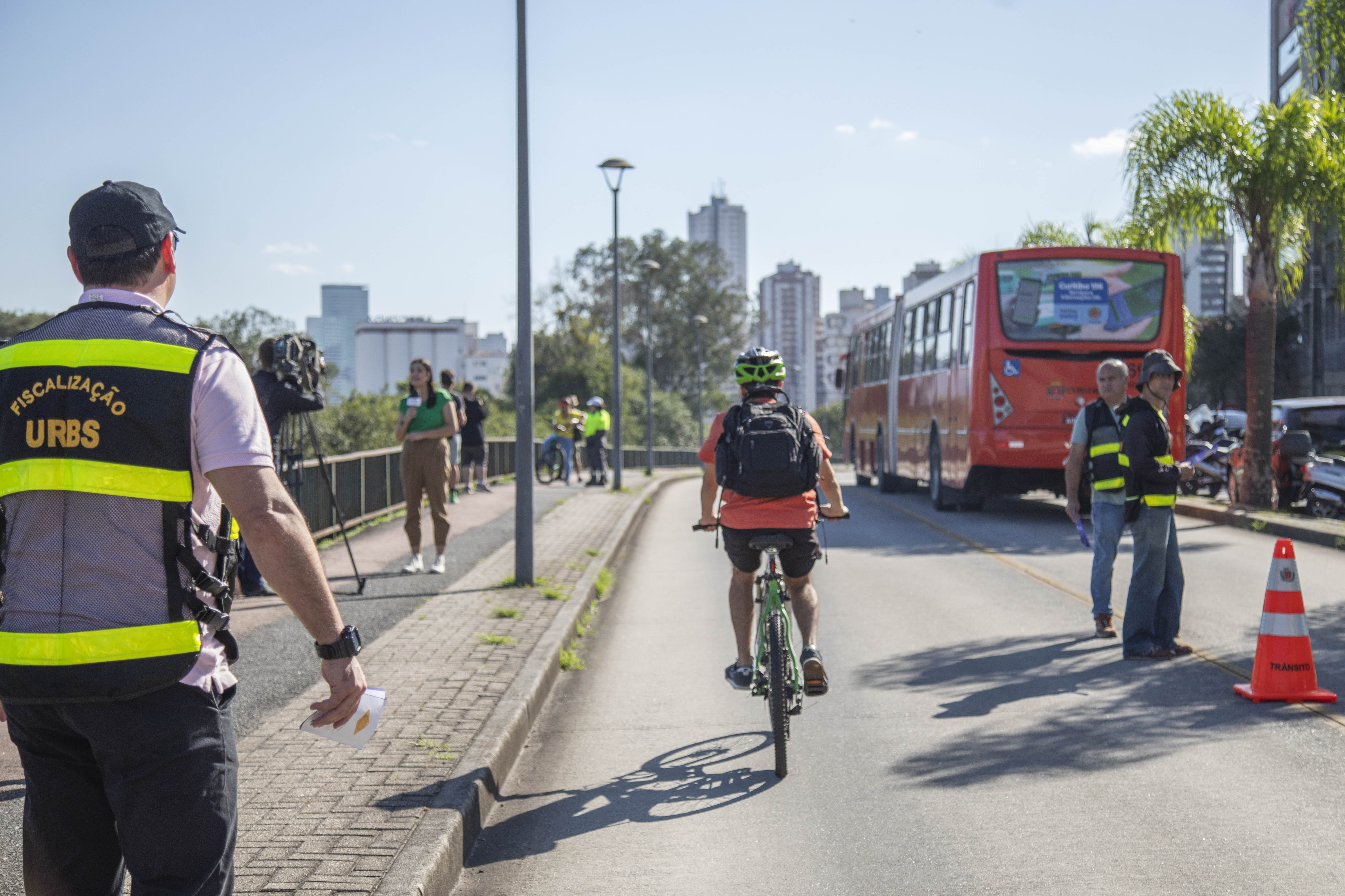 Mais de 700 pessoas recebem orientação no primeiro dia de campanha nas canaletas em Curitiba