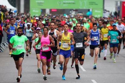 Meia Maratona de Curitiba provoca desvio de 42 linhas de ônibus no domingo