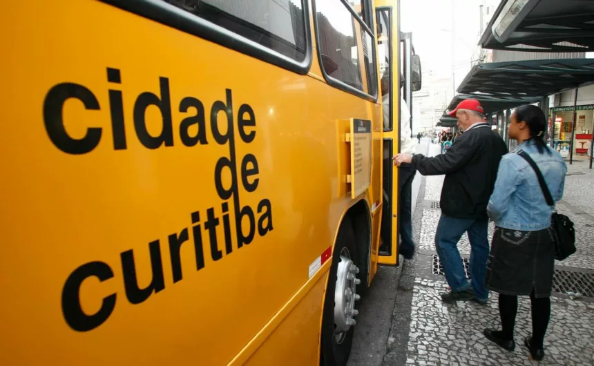 Linha de ônibus que passa populoso bairro de Curitiba é ampliada