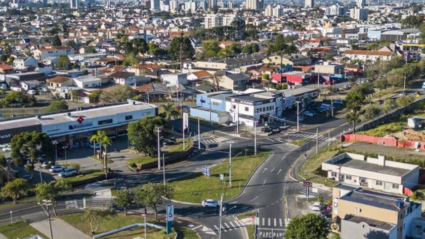Greca entrega obra de correção geométrica que desatou nó do trânsito no Sul de Curitiba