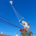 Queda de balão deixa 17 mil casas sem luz em Curitiba