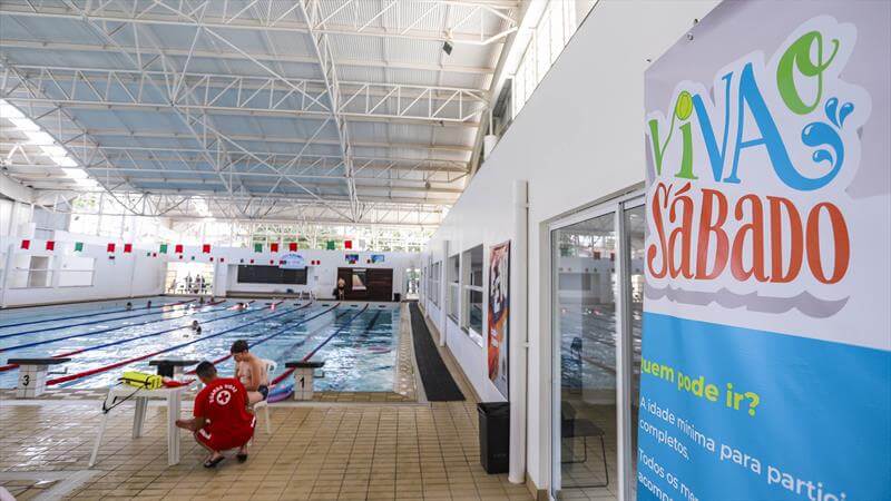 Inscrições para nadar de graça nas piscinas da Prefeitura de Curitiba estão abertas