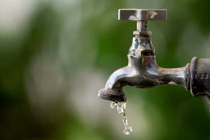 Obras afetam fornecimento de água em bairros de Curitiba nesta terça e nesta quarta