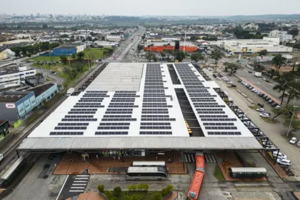 Curitiba tem mais um terminal solar quase pronto, com instalação de 75% dos painéis fotovoltaicos