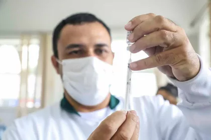 Curitiba terá horário estendido para vacinação a partir desta segunda-feira (16)