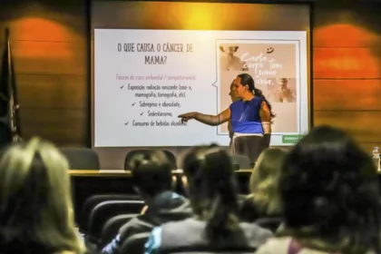 Funcionárias da Urbanização de Curitiba são orientadas sobre prevenção ao câncer de mama | CGN