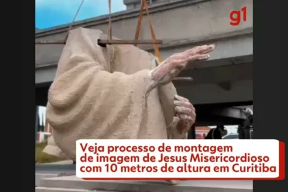 Veja montagem de imagem de Jesus Misericordioso com 10 metros de altura em Curitiba; VÍDEO