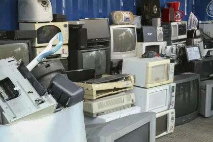 Curitiba promove os últimos mutirões de coleta de lixo eletrônico do ano neste sábado